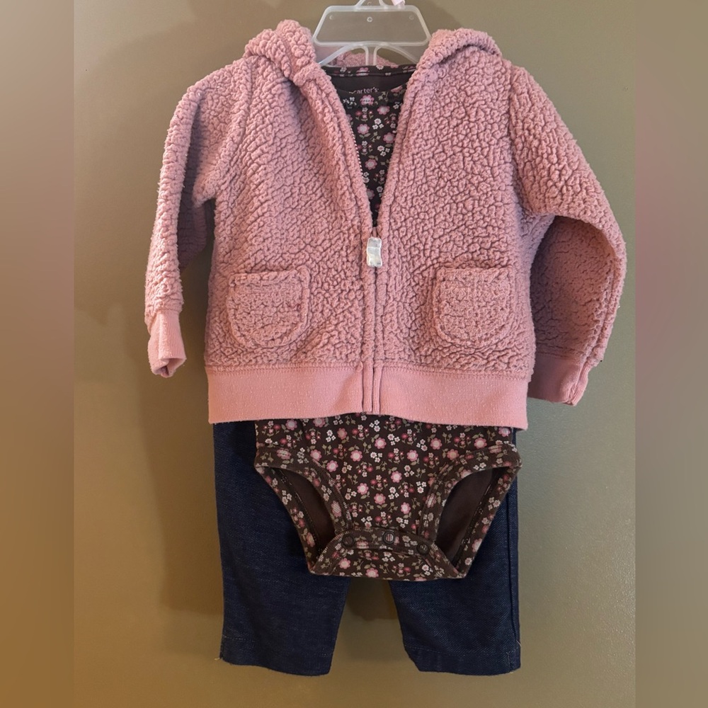 Carter's Pink Sherpa Jacket with Floral Bodysuit Preloved 9 Months - Picture 8 of 8